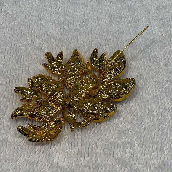 Old Hollywood Style Gold Tone Glam Floral Leaf Brooch Pin - Picture 5 of 7